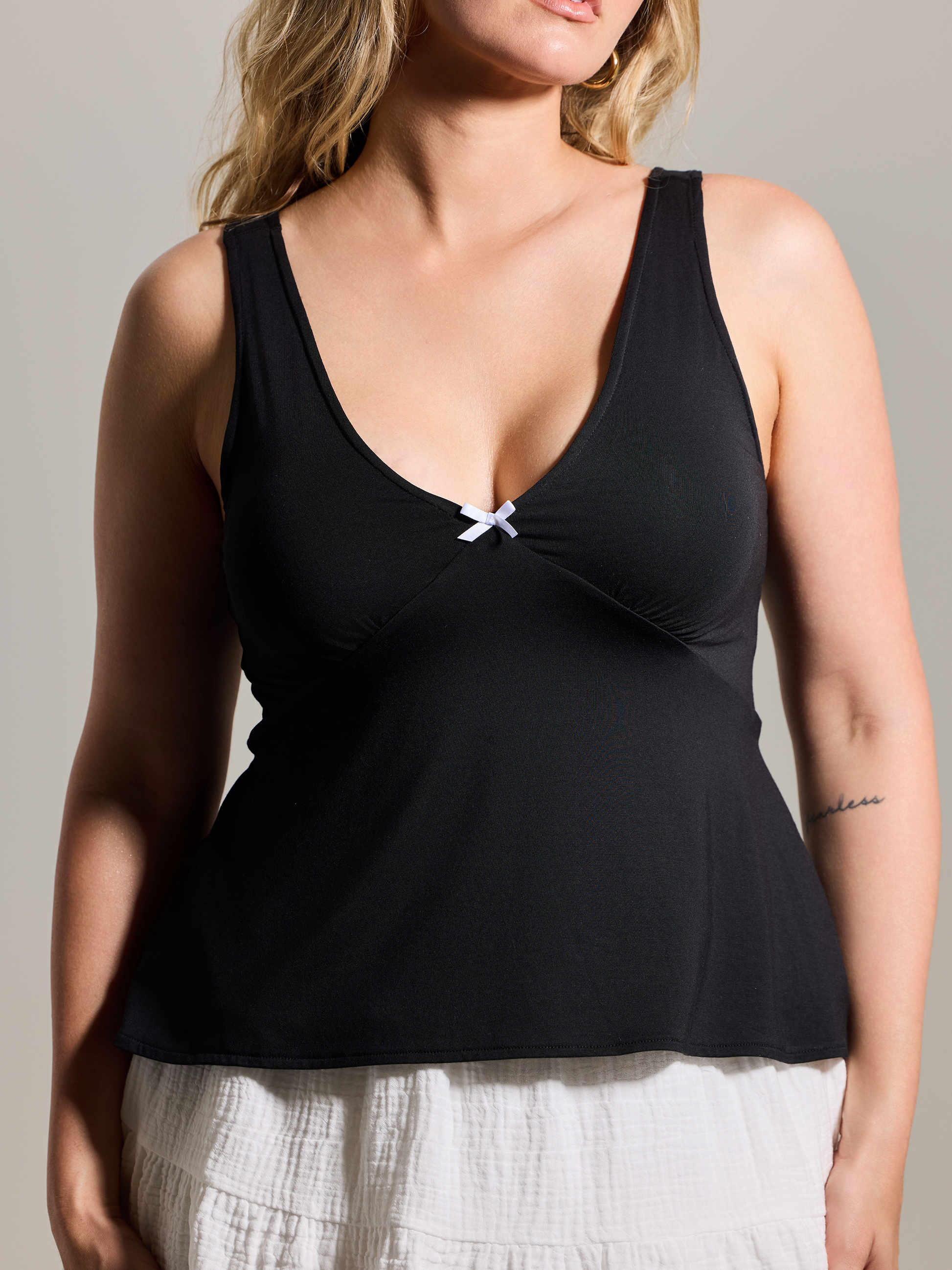 --Black / La modelo mide 1,70 m · talla S