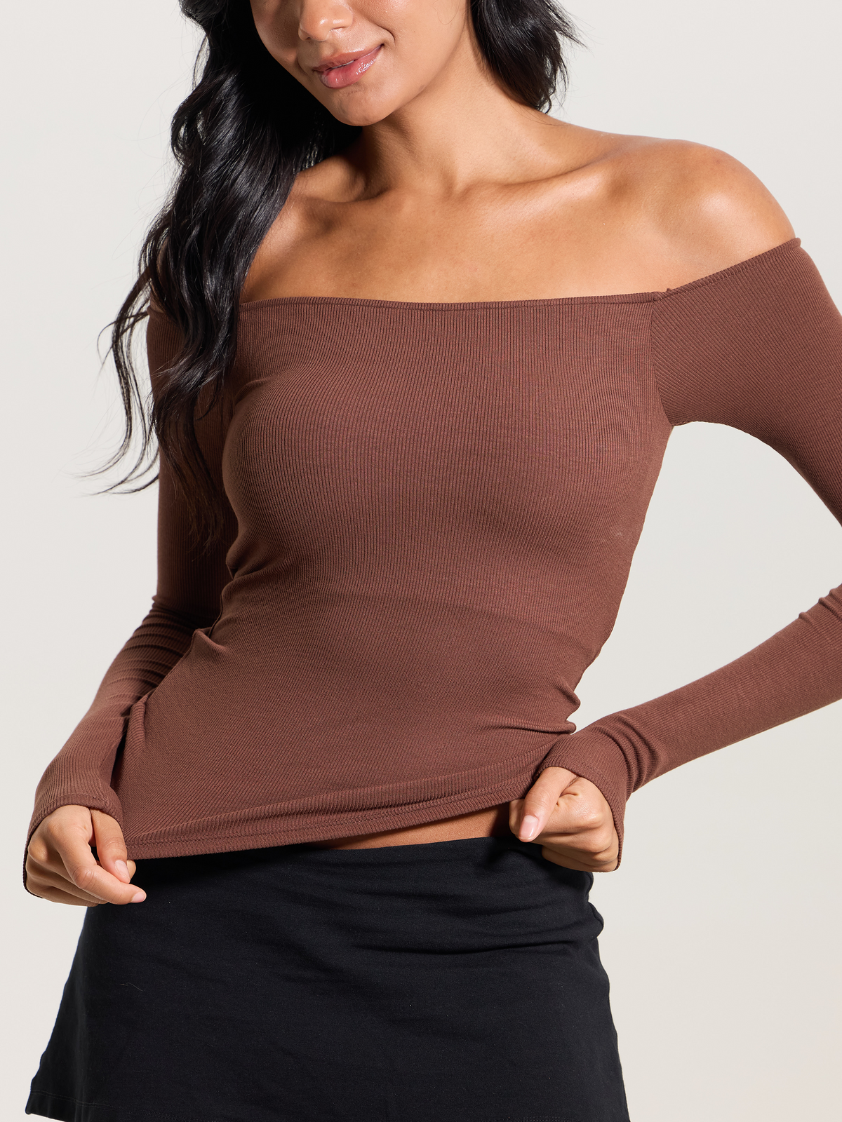 --Chocolate Brown / La modelo mide 1,73 m · talla M