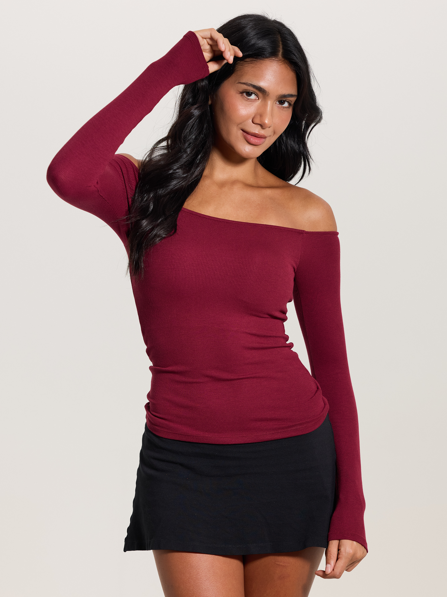 --Dark Cherry / La modelo mide 1,71 m · talla S