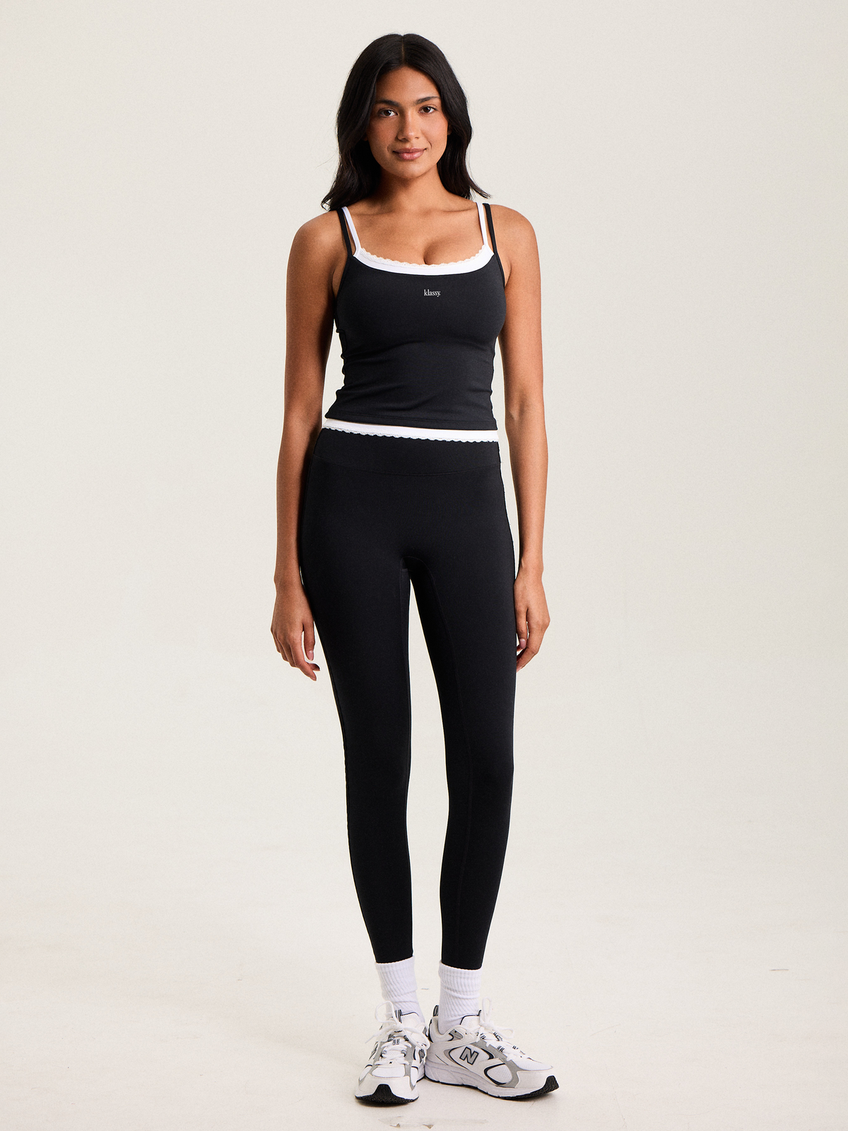 --Black / La modelo mide 1,75 m · talla XS