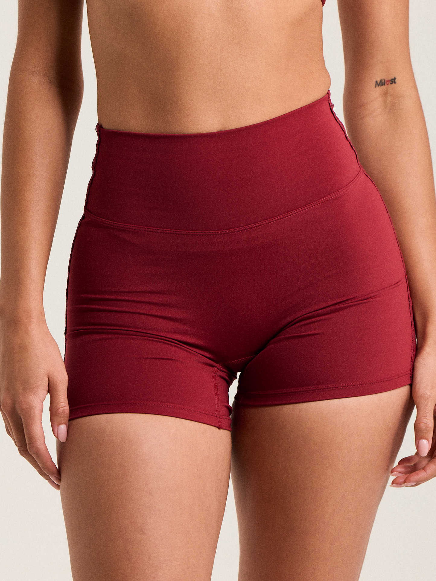--Cherry Spice / La modelo mide 1,75 m · talla XS
