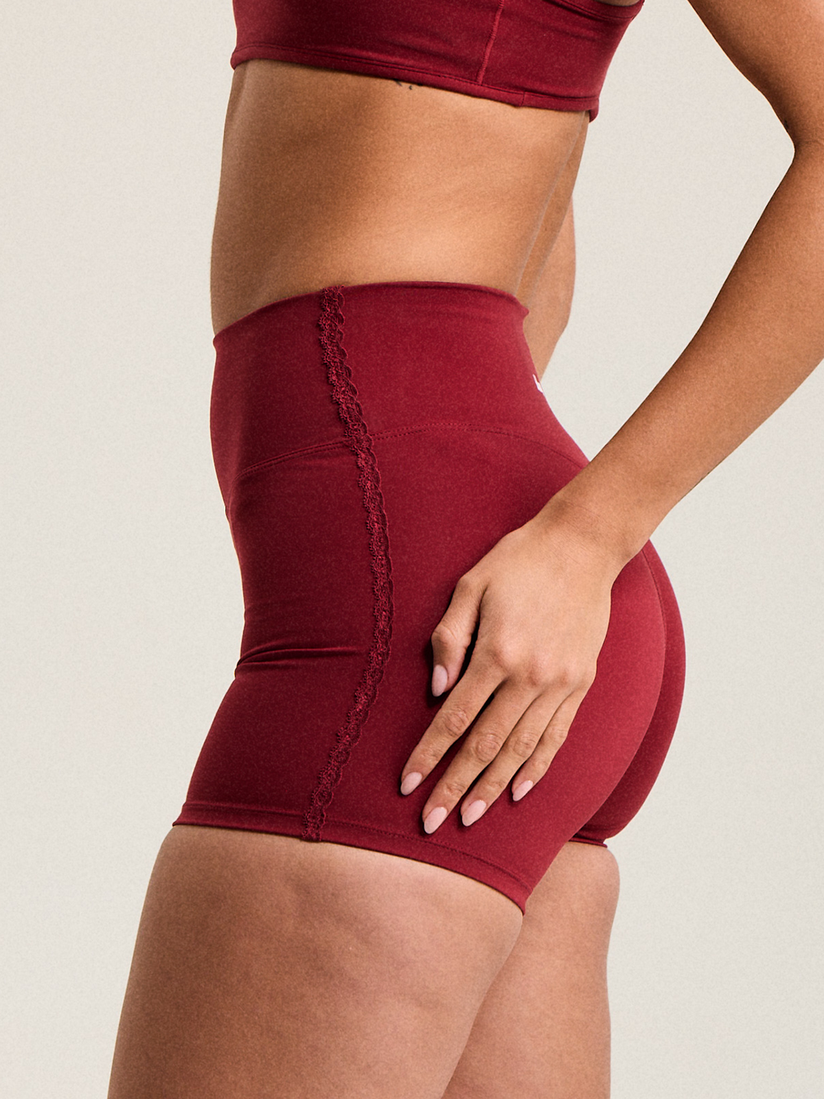 --Cherry Spice / La modelo mide 1,75 m · talla XS