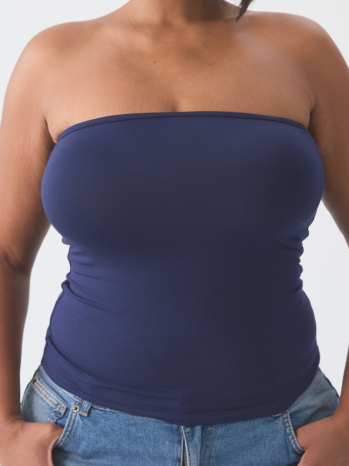 --Navy / La modelo mide 1,73 m · talla L